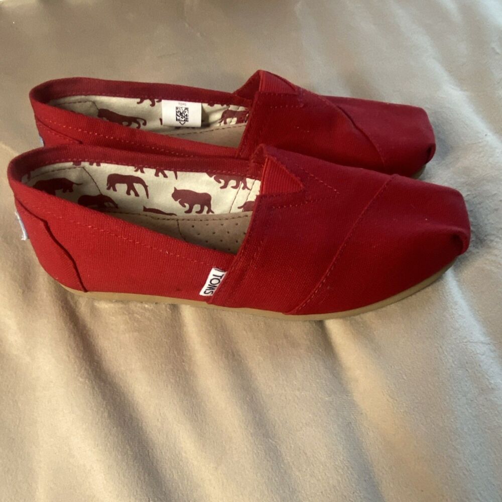 TOMS Red Canvas Women's Flats Slip-On Comfort Round Toe Size 6.5